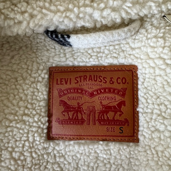 Levi’s Black & White Plaid Faux Shearling Lined Coat - Picture 4 of 4